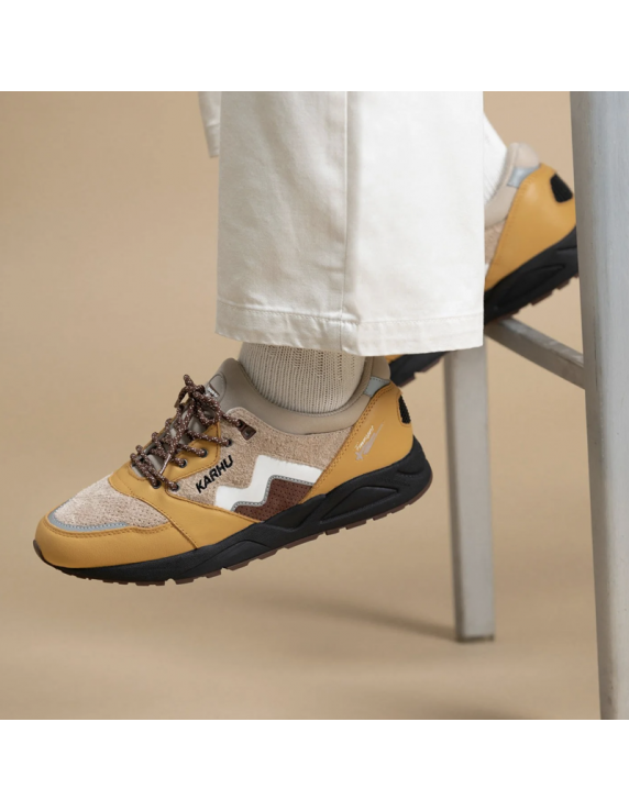 Karhu Aria 95 Oak Buff/White